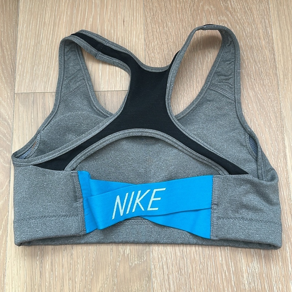 Nike Sports Bra Womens Workout Gym Running Tank Crop Top Athletic Athleisure - Picture 7 of 10